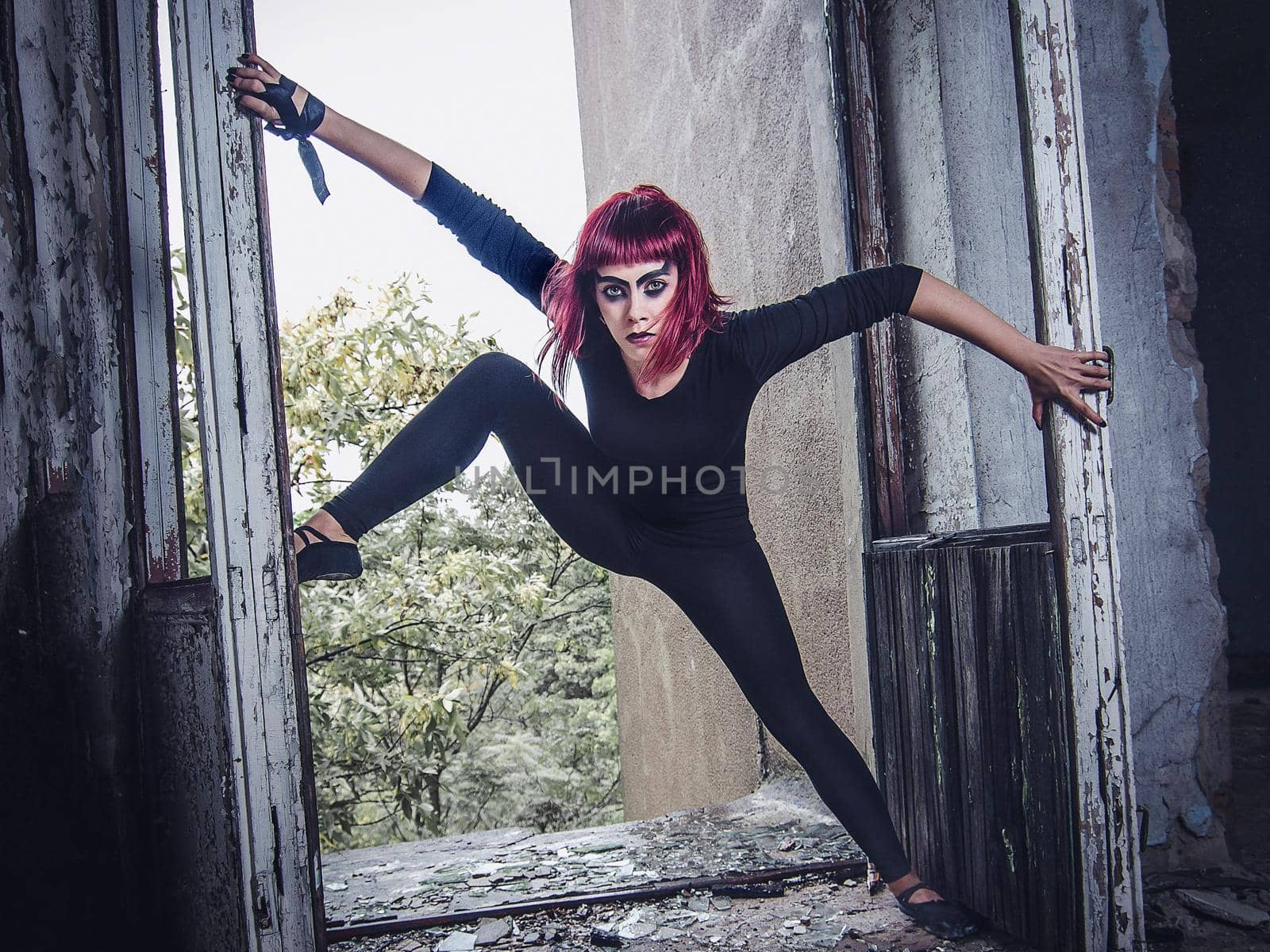 girl model in black with pink hair in an abandoned building