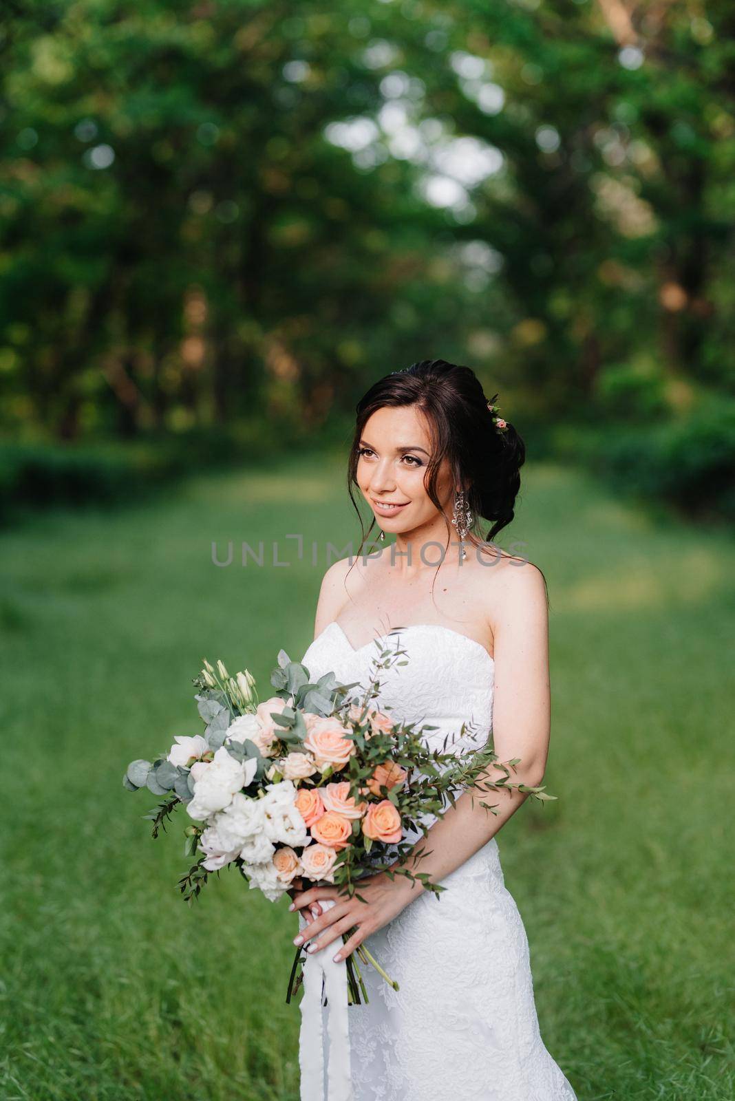 bride in a white dress with a large spring bouquet by Andreua