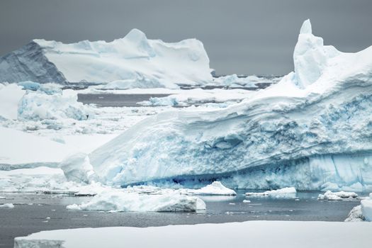 Frosting iceberg in the Antarctic ocean 