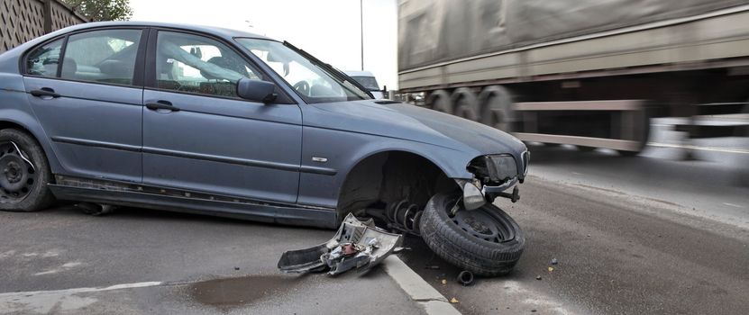 crashed the car on the roadside