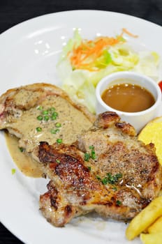 Beef and pork pepper steak with salad