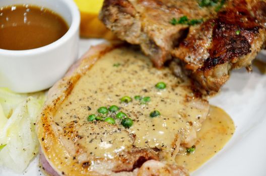 Beef and pork pepper steak with salad