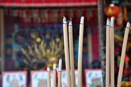 Incense furnace with smoking joss stick