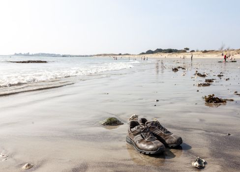 Image of the traveler's pair of shoes on a beach in Brittany.