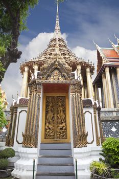 beautiful door in wat phra kaew, bangkok, thailan