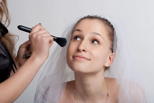 Bride close-ups and make-up artist make-up
