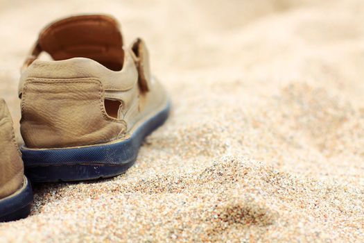 Men's shoes on the sand - the traveler
