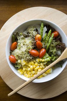 healthy food mixed green salad in bowl