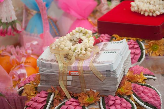 bride price money in thai wedding ceremony