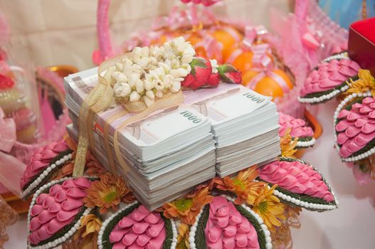 bride price money in thai wedding ceremony