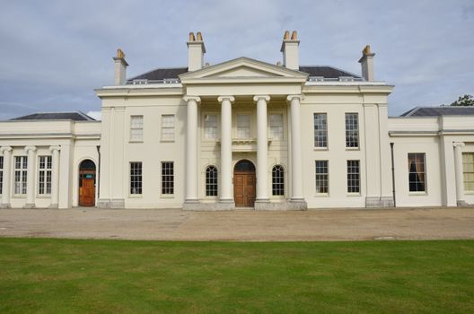 hylands house from front with lawn