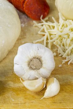 Image of pizza ingredients focusing the garlic