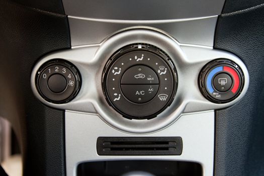 Conditioner and air flow control in a modern car