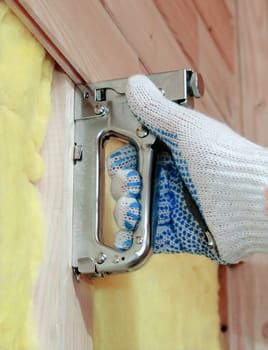 Fastening of wooden laths by means of brackets and a stapler