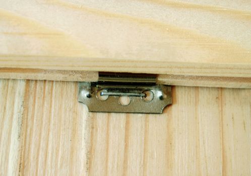 Fastening of wooden laths by means of brackets and a stapler