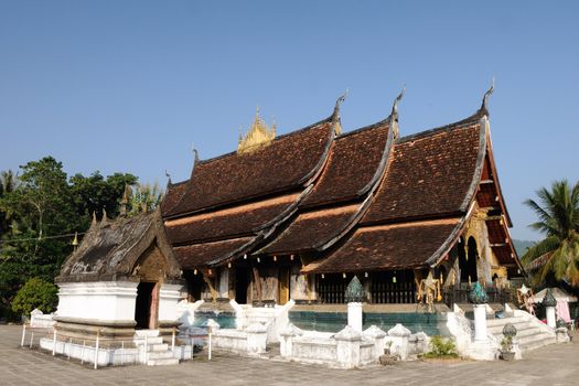 The highlight of the visit to the city of  Luang Prabang is inevitable to visit Wat Xieng Thong, which is an important measure and is most beautiful.The measure has also been fostering care of his family and he's living his life, bright lights, Sri Wattana.