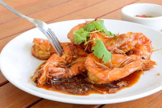 The kind of thai food ,it call Shrimp with tamarind sauce , it is not spicy.
