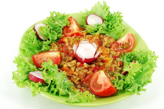 Stew with green salad and tomatoes