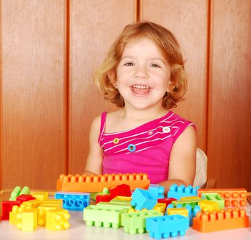 Beauty little girl play with toy brick