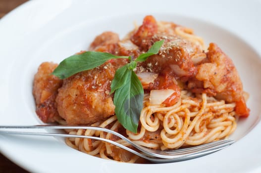 spaghetti with spicy fried fish on sauce