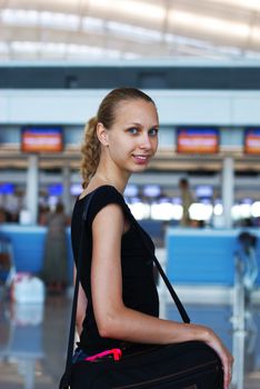 Woman at the airport, shallow DOF