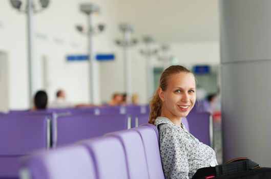 Woman at the airport, shallow DOF