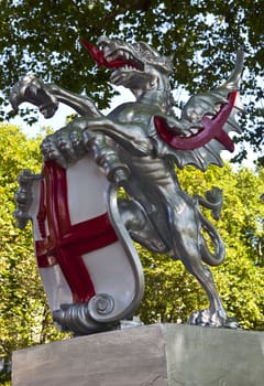 The entrance to the city of london is marked in ten different locations by statues of Dragons.