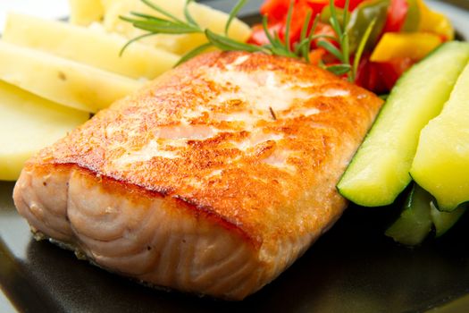 Grilled salmon and vegetables 