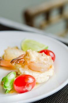 Crispy rice cake and shrimp dipping ( rice fried and shrimp sauce  on top),