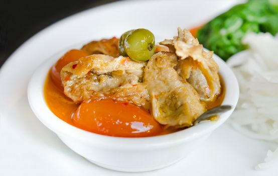 close up of Red curry with roast duck in white bowl