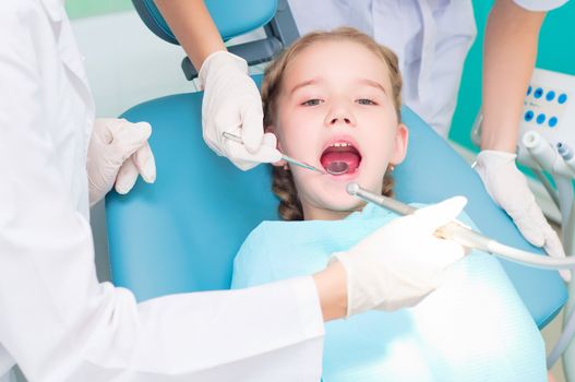 girl visiting dentists, regular visits to the doctor