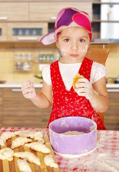 little girl make sweet rolls