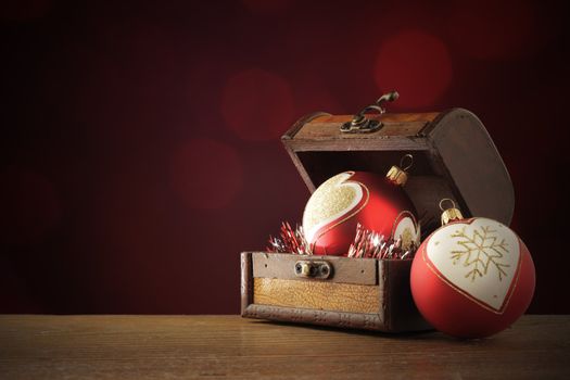 Christmas balls in a wooden box