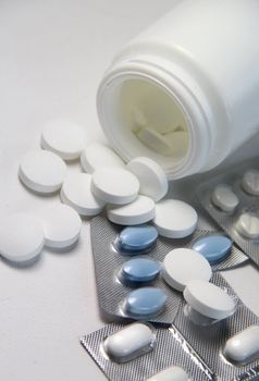 Mix of pills and tablets 