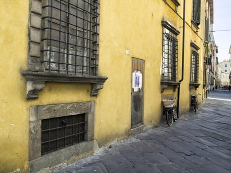 image of a narrow walkway in tuscany italy