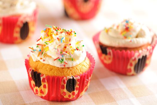 Cupcakes with whipped cream and icing