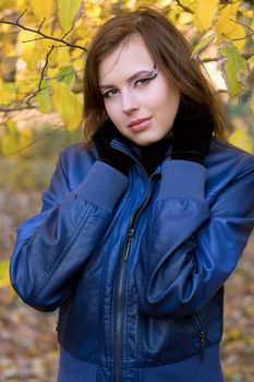 Portrait of a attractive girl amongst the autumn leaves