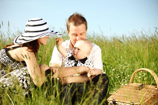  happy family on picnic in green grass