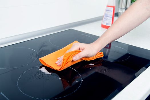 Hand cleaning induction stove