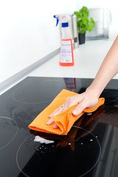 Hand cleaning induction stove