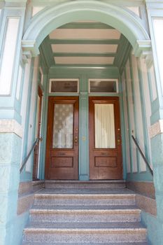 Gogeous old doors show the entrance to an historic home in San Francisco downtown.