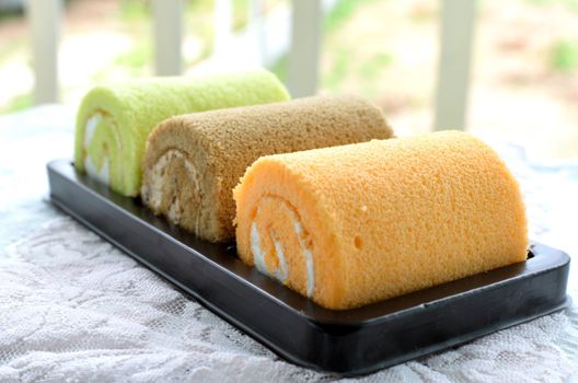 roll cake with cream