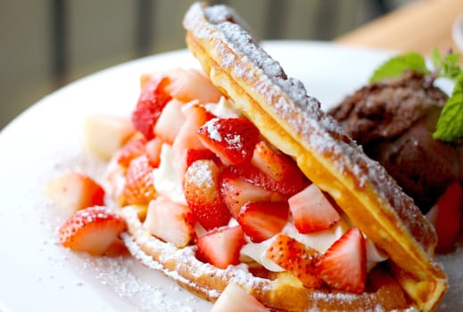 Waffles with fresh strawberry and chocolate ice cream