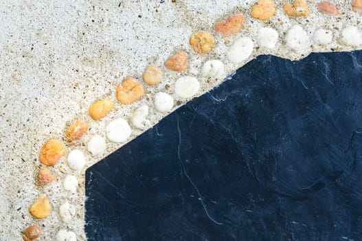 Art form with stones used as components in a wall