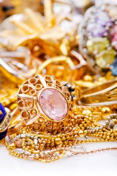Large collection of gold jewellery 