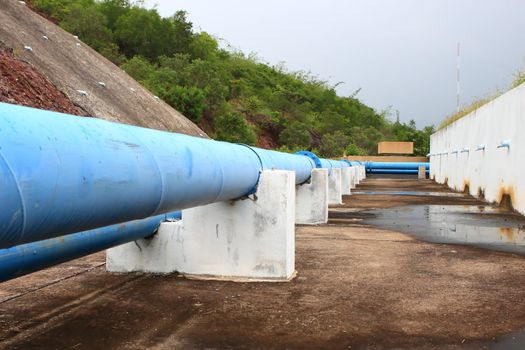 Water pipeline transporting