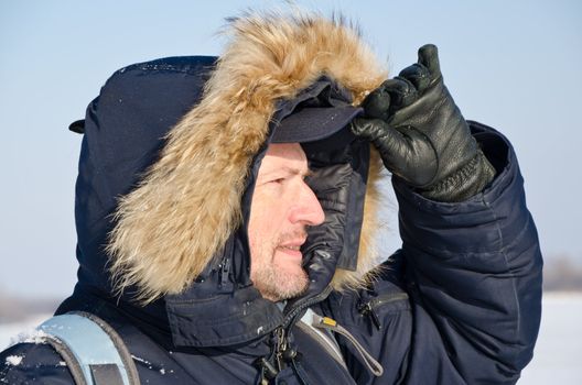 Portrait of a traveler in winter clothes in an outdoor