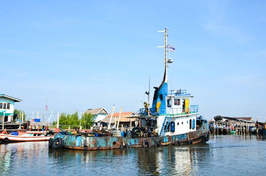 Support vessels for the offshore oil.