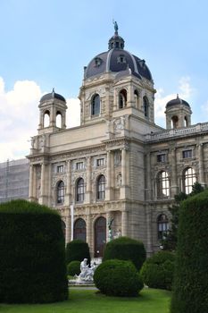 Kunsthistorisches (Natural history museum) Museum and Fountain with sculptures in Vienna, Austria