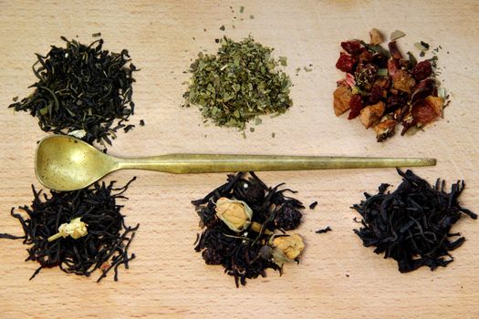 Big variation of green, black and fruit tea 
